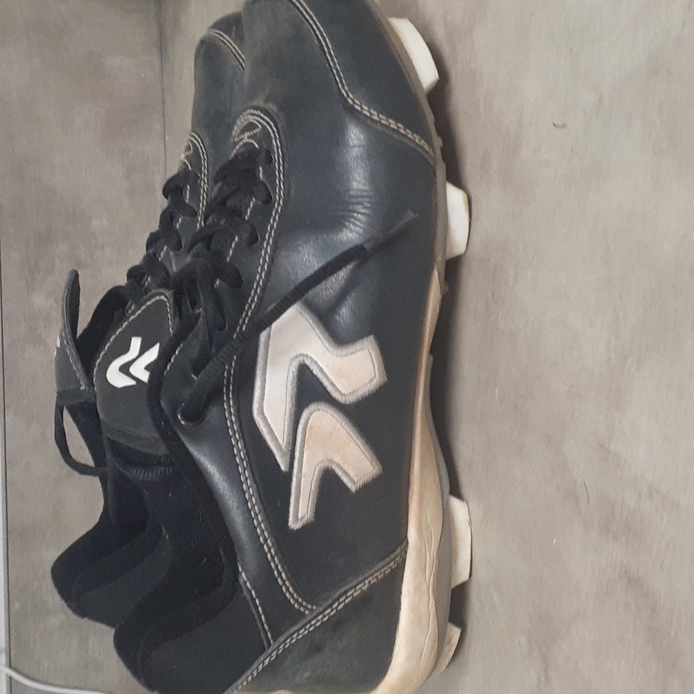 Ringor cleats women size 7.5 black